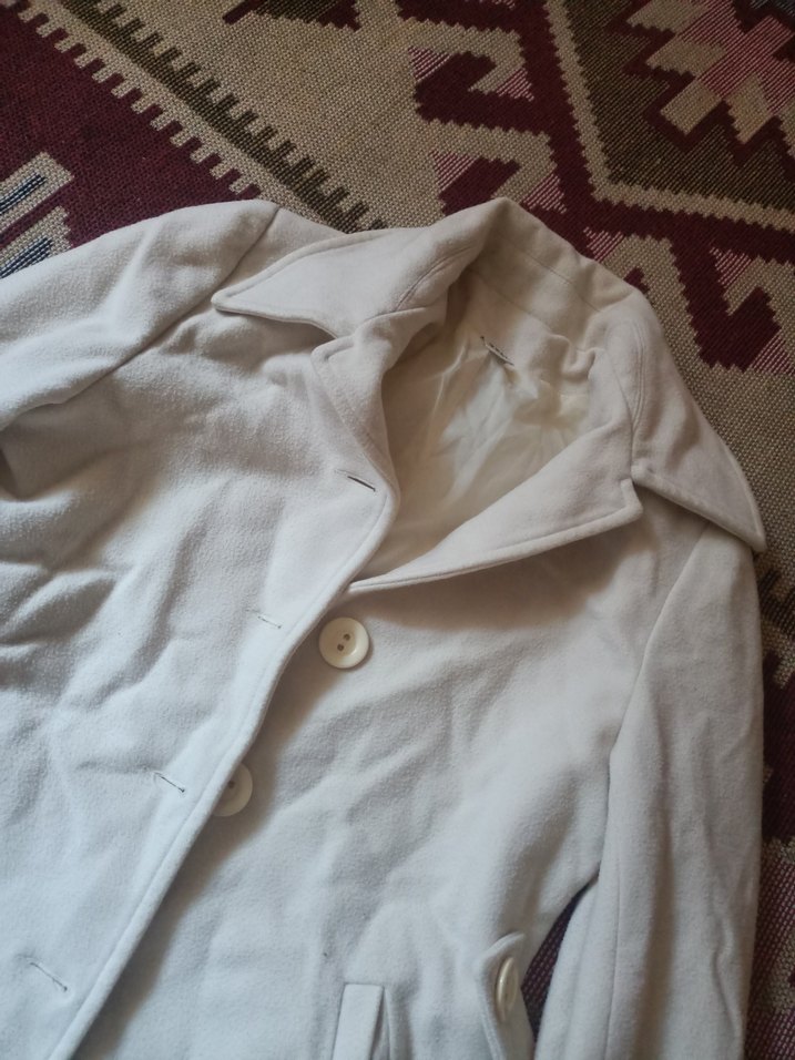 Düğmeli Beyaz Kadın Kaban - Görsel 3