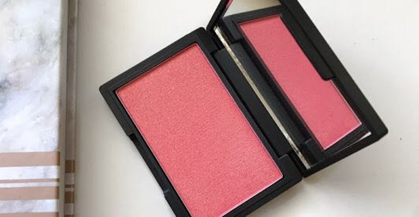 Sleek rose gold allık