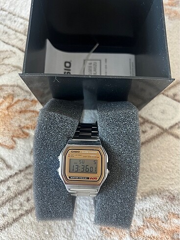 Casio retro saat