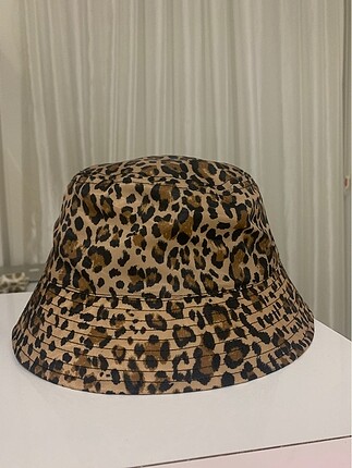 H&M Leopar desenli şapka