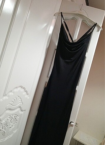 s Beden siyah Renk Yırtmaçlı sırt dekolteli elbise
