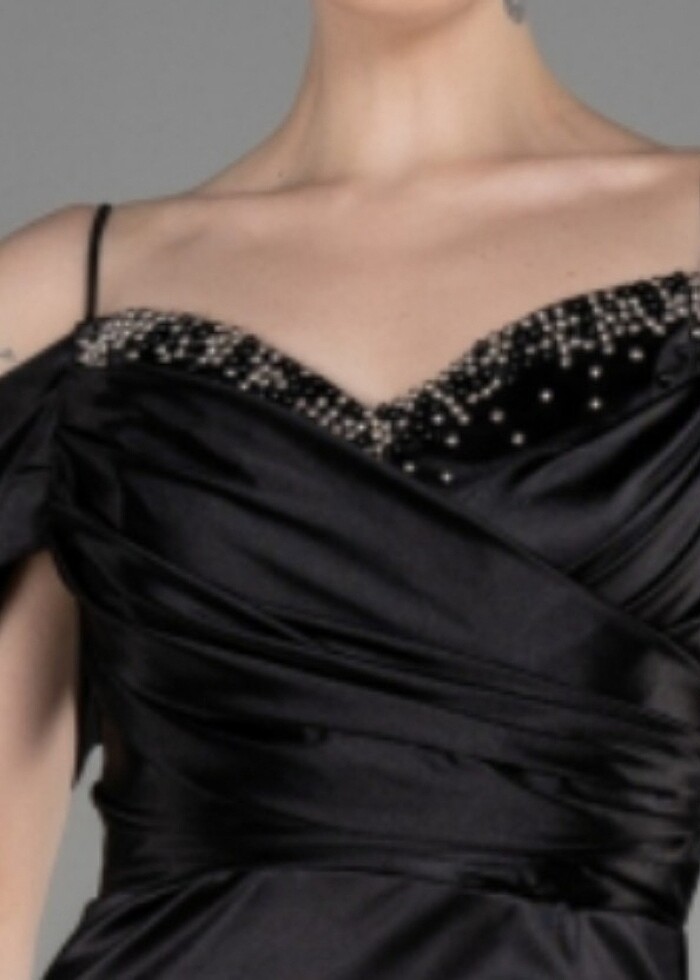 Siyah yırtmaçlı abiye  - Görsel 3