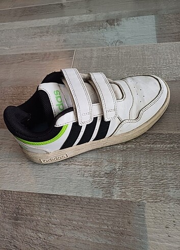 33 Beden beyaz Renk Adidas spor ayakkabı