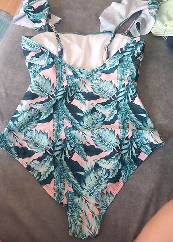 LC Waikiki Pembe Yaprak Desenli Volanlı Bohem Mayo