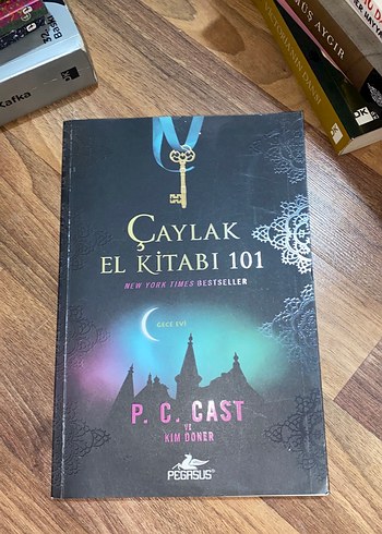 Çaylak El Kitabı 101 - P.C. Cast & Kim Doner Gece Evi Serisi