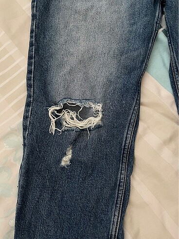 40 Beden mavi Renk Pull&Bear yırtıklı Jean