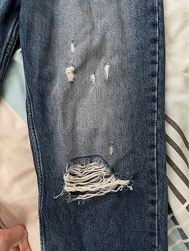 40 Beden Pull&Bear yırtıklı Jean