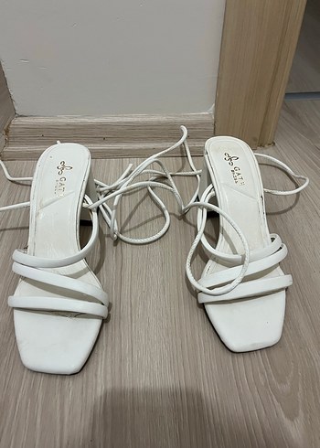 Zara Beyaz Topuklu Sandalet