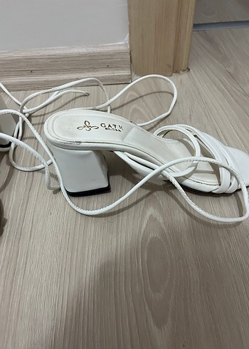 37 Beden Beyaz Topuklu Sandalet