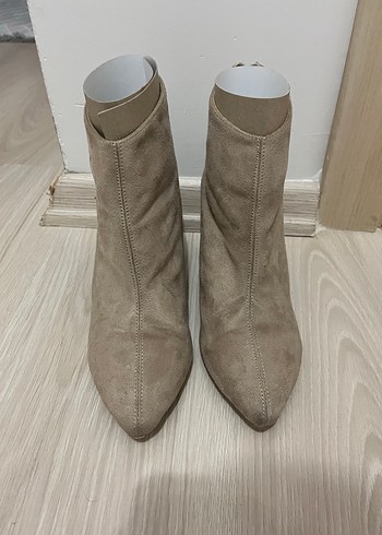 Bej Süet İnce Topuklu Kadın Bot