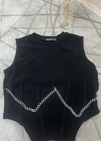 Zincir Detaylı Siyah Kolsuz Kadın Yelek - Görsel 2