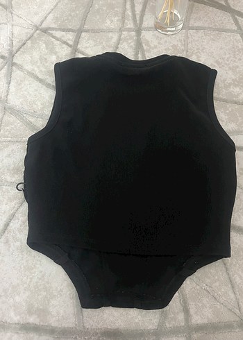 Zincir Detaylı Siyah Kolsuz Kadın Yelek - Görsel 3