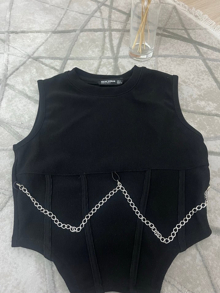 Zincir Detaylı Siyah Kolsuz Kadın Yelek - Görsel 2