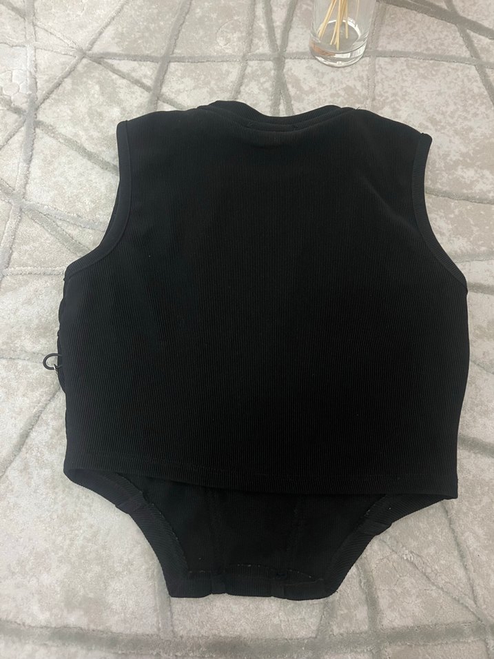 Zincir Detaylı Siyah Kolsuz Kadın Yelek - Görsel 3