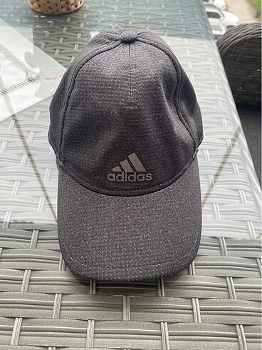 Adidas şapka