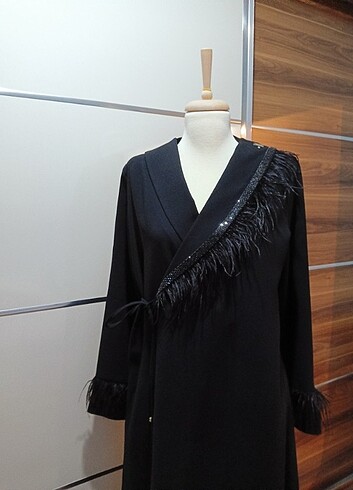l Beden siyah Renk Kiralık bir üründür. 0 neden olarak geçiyor ama L ve XL ye uyuml