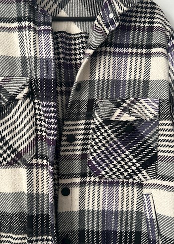 Ekoseli, düğmeli, uzun kollu kadın gömlek - Görsel 2