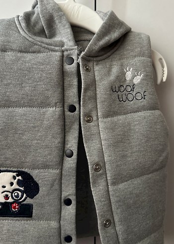 Erkek Çocuk Gri Kapüşonlu Düğmeli Yelek - Görsel 2