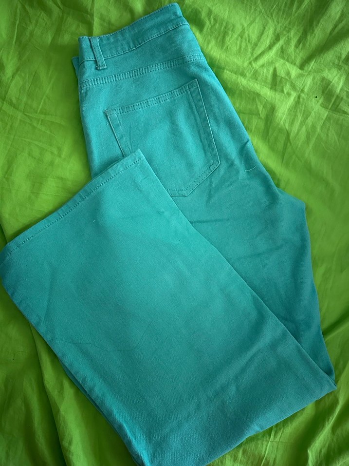 Düğmeli Yeşil Kadın Midi Kumaş Pantolon - Görsel 2