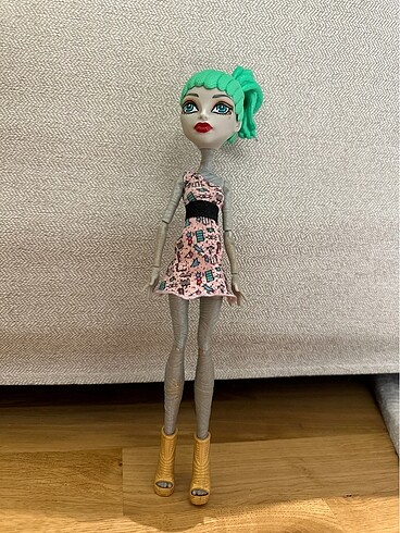 monster high bebeği