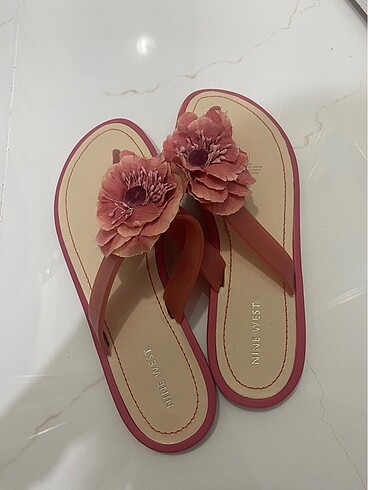 Nine West parmak arası terlik