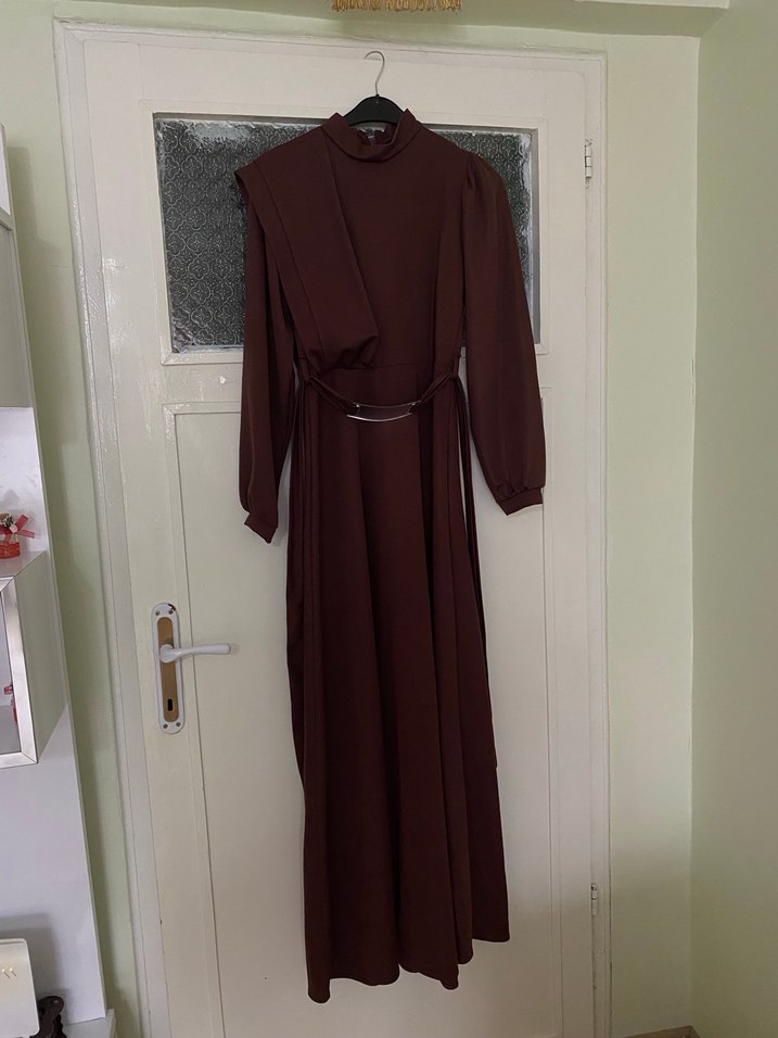 Kahverengi Kemerli Uzun Kadın Elbise - Görsel 2