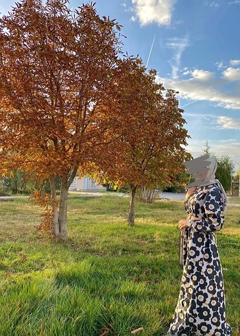 Çiçekli Elbise Tesettür - Görsel 2