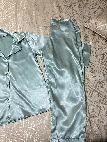 l Beden beyaz Renk Saten pijama takımı