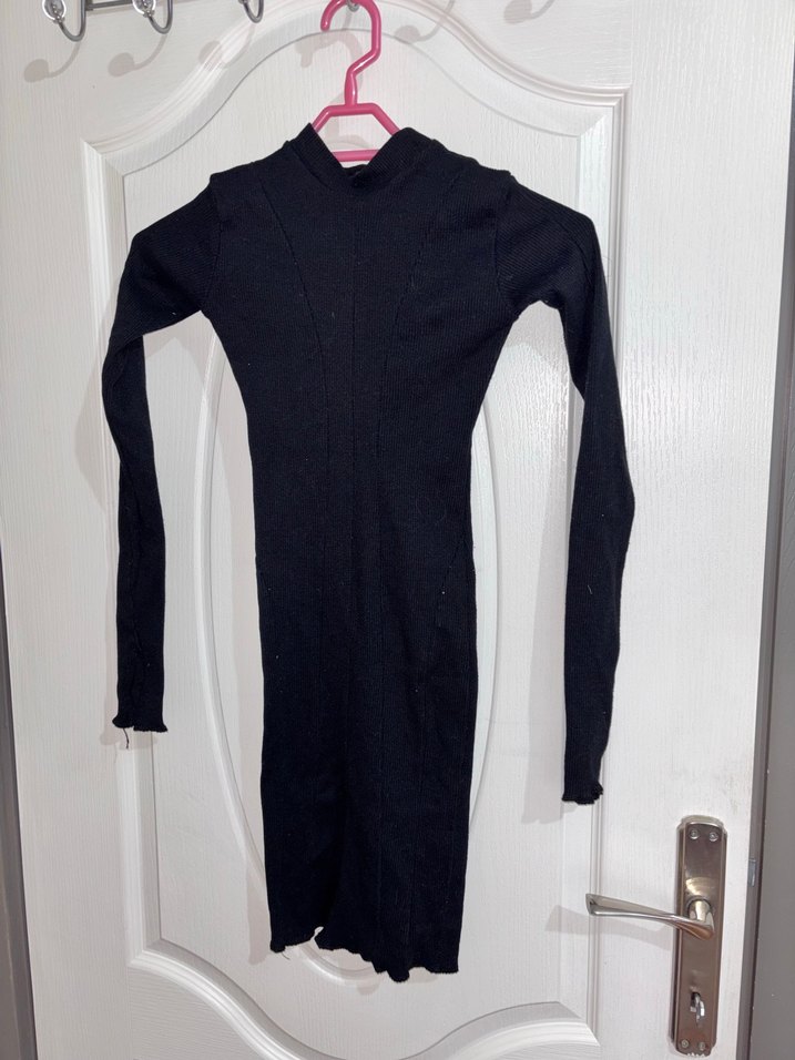 Siyah Yüksek Yakalı Uzun Kollu Midi Elbise - Görsel 2