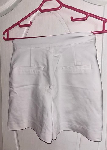 Beyaz Mini Dar Kesim Şort - Görsel 2