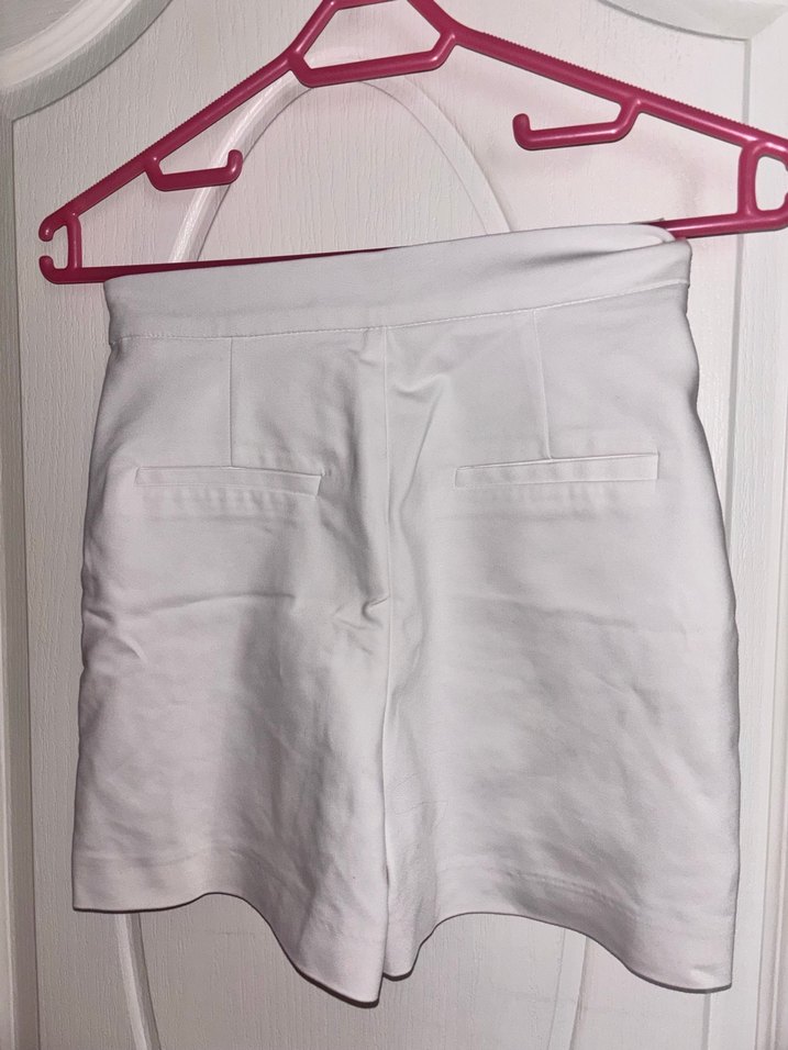 Beyaz Mini Dar Kesim Şort - Görsel 2