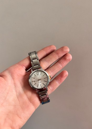 Minimalist Gri Kadın Kol Saati - Görsel 2