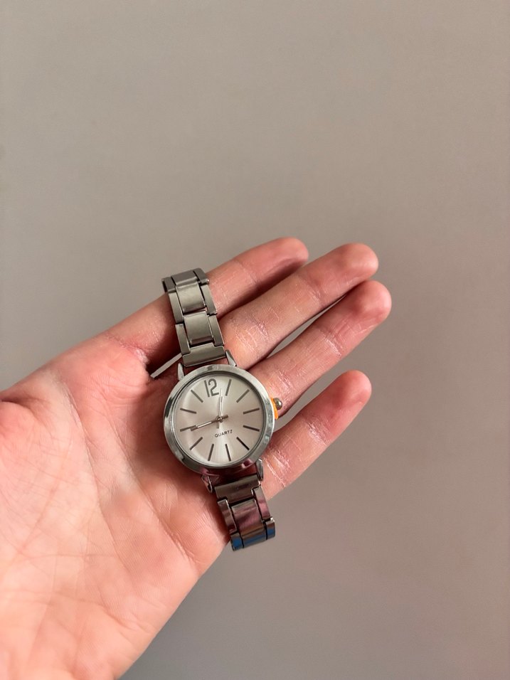 Minimalist Gri Kadın Kol Saati - Görsel 2