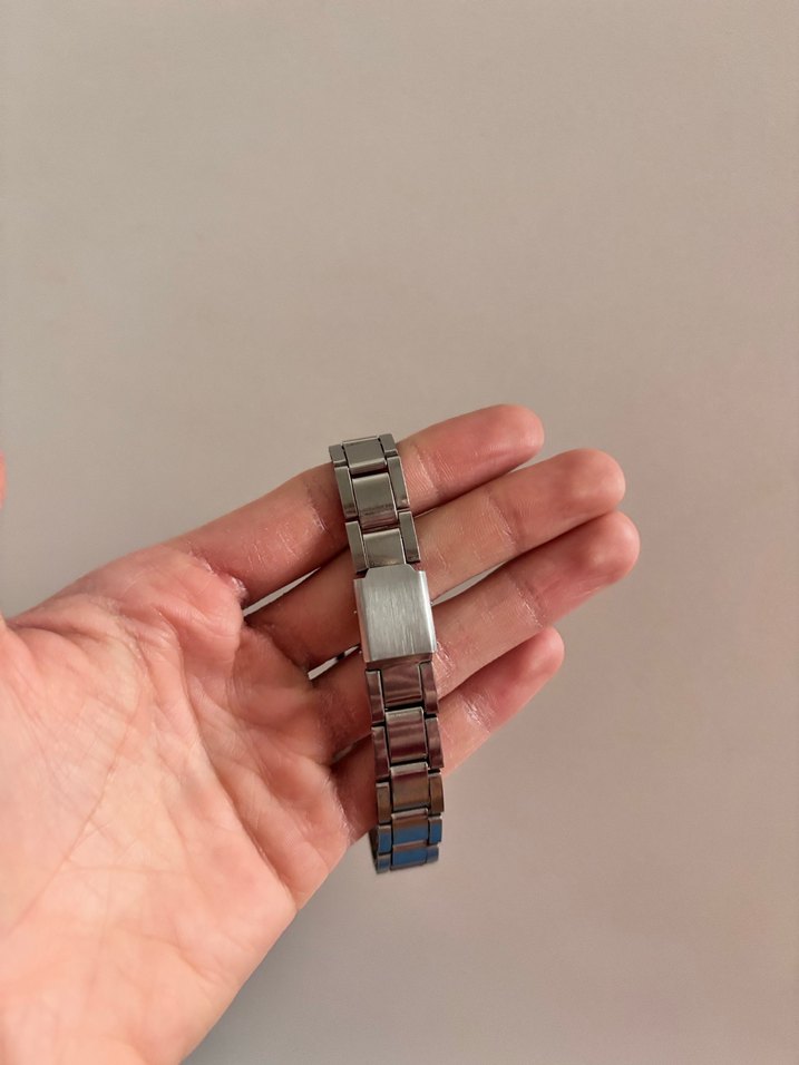 Minimalist Gri Kadın Kol Saati - Görsel 3