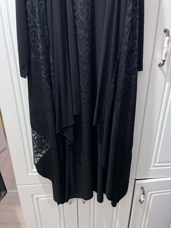 Siyah Uzun Kollu Rahat Kesim Pelerinli Kadın Elbise - Görsel 3