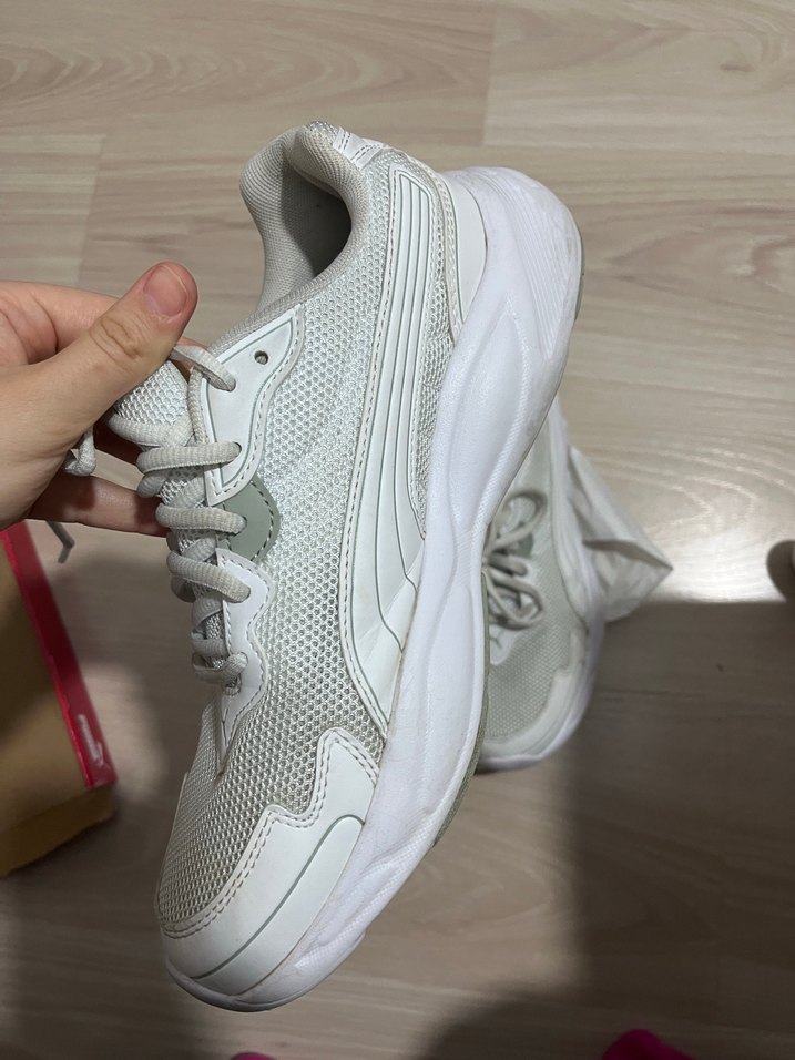 PUMA Beyaz Bağcıklı Kadın Spor Ayakkabı - Görsel 3