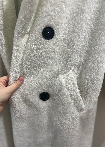 Düğmeli Beyaz Peluş Kadın Kaban - Görsel 3