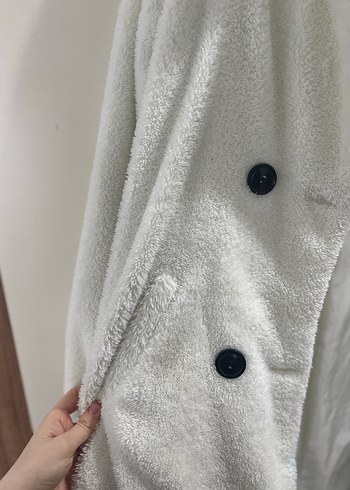 Düğmeli Beyaz Peluş Kadın Kaban - Görsel 2