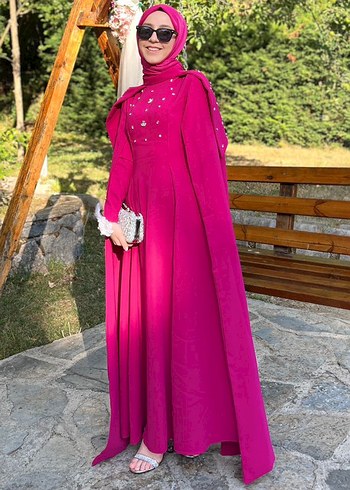 Pembe Pelerinli Uzun Kollu Abiye Elbise