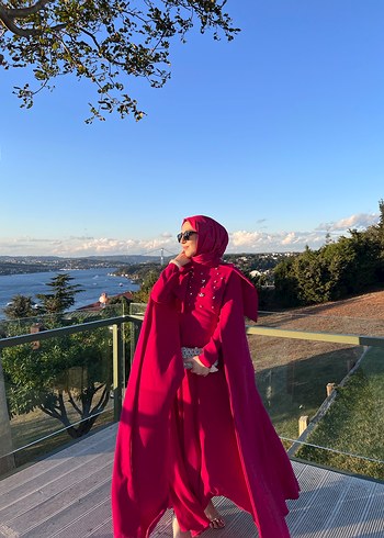 Pembe Pelerinli Uzun Kollu Abiye Elbise - Görsel 8