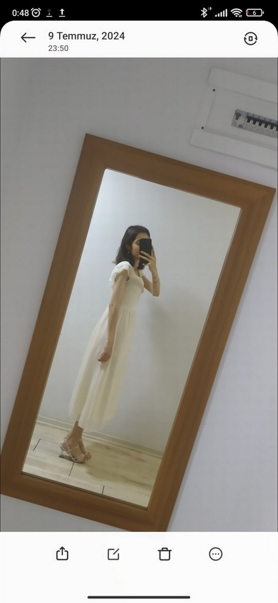 Uzun Beyaz Kadın Mezuniyet Elbisesi - Görsel 3