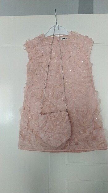 Pembe elbise