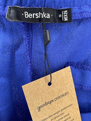 s Beden mavi Renk Bershka Kumaş Pantolon %70 İndirimli.