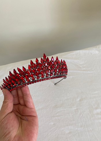 Kırmızı Taşlı Parlak Taç - Görsel 2