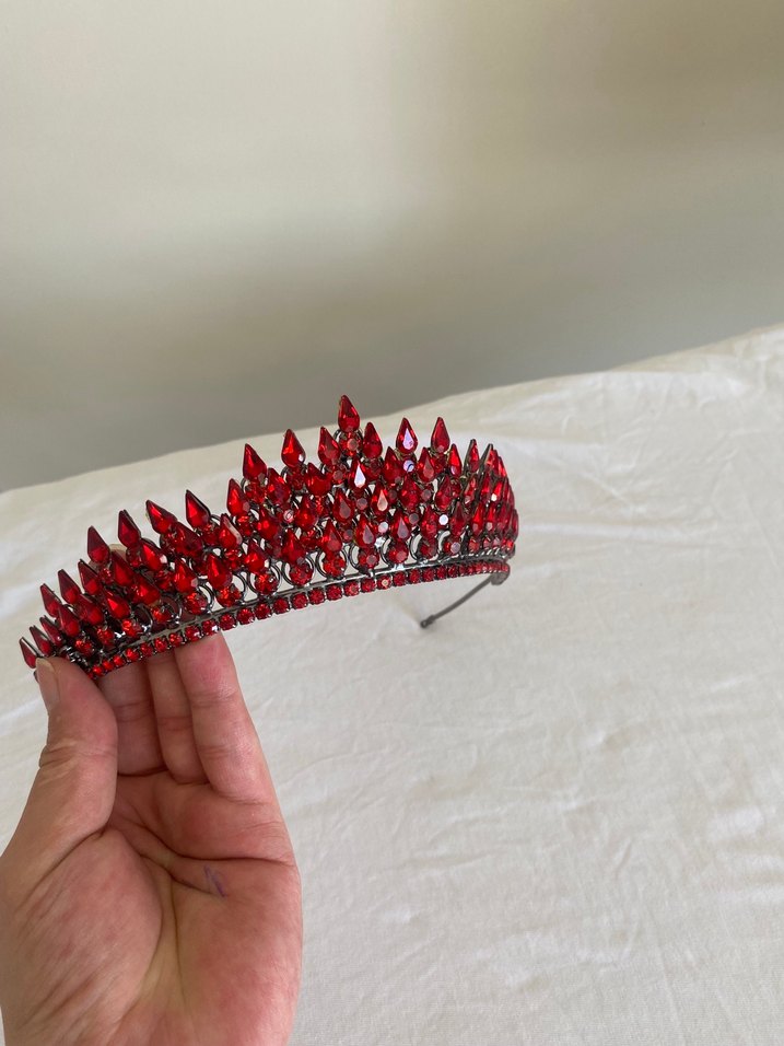 Kırmızı Taşlı Parlak Taç - Görsel 2