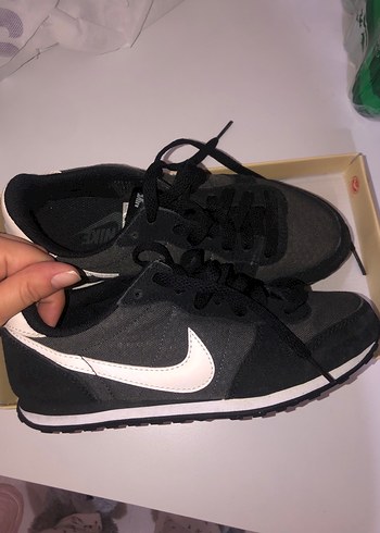 1 Kere Giyildi
Nike Siyah Kadın Spor Ayakkabı - Görsel 2