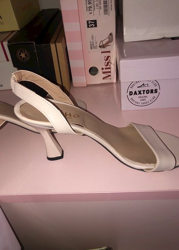 Beyaz Tokalı Blok Topuk Kadın Sandalet - Görsel 2