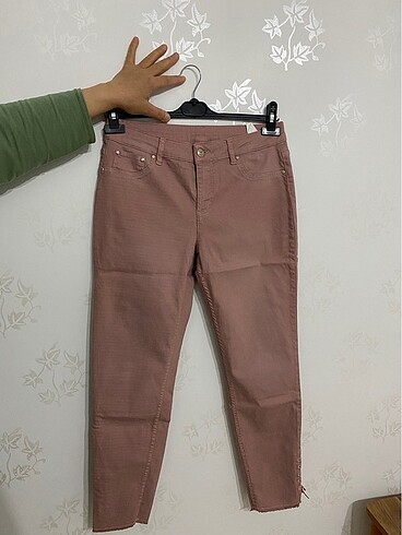 Pembe pantolon
