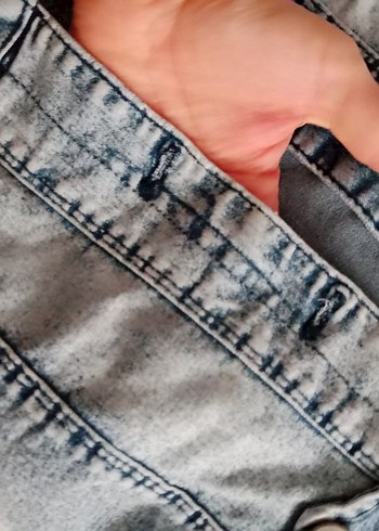 Düğmeli Gri Nakışlı Denim Ceket - Görsel 3