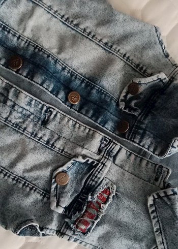 Düğmeli Gri Nakışlı Denim Ceket - Görsel 2